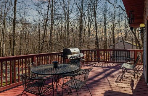 Gouldsboro House | Mountain Magic by AvantStay Firepit Game Room - Pool Table Foosball