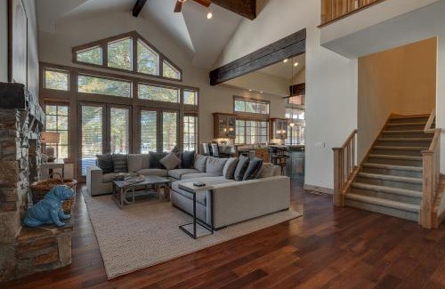 Truckee House | Mountain Majesty at Grays Crossing - Luxury 4BR 4BA w Private Hot Tub