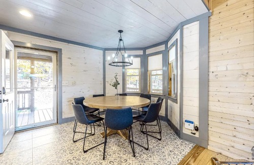 Morganton House | Mountain Meadow Lodge