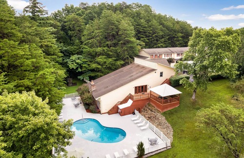 Pigeon Forge Apartment | Mountain Meadows