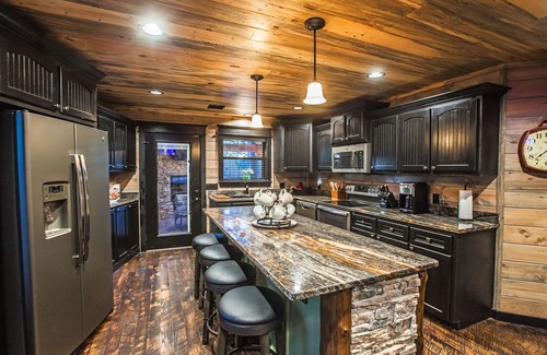 Golden Cabin | Mountain Melody Lodge - Mountain Retreat 🌲, Sleeps 11,🎱 Pool Table, Tree House