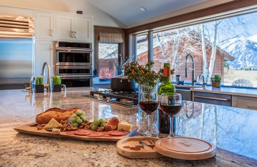 Jackson Hole House | | Mountain Modern Oasis w/Teton Views, Guest House