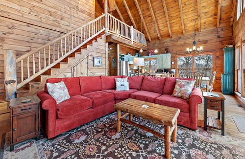 Vein Mountain Cabin | Mountain Moments by Carolina Properties - Pet Friendly, Great Views, Private!