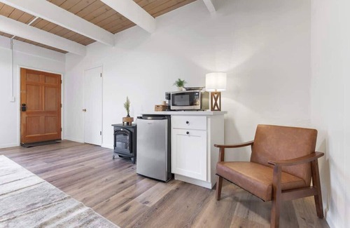 Springville Hotel | Mountain Nook Camp Nelson Lodge #4