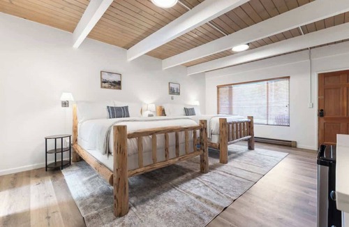Springville Hotel | Mountain Nook Camp Nelson Lodge #4
