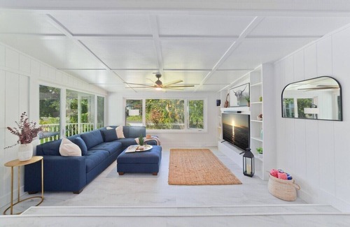 Kealakekua Condo | Mountain Oasis: Modern Hawaii Home Nestled in Serene Surroundings
