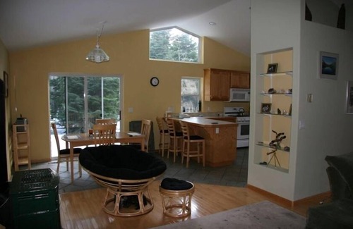 North Upper Truckee House | Mountain Retreat in Meyers. nPermit# 074522