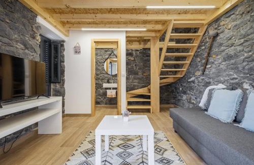 Porto Moniz House | Mountain Retreat by Homie
