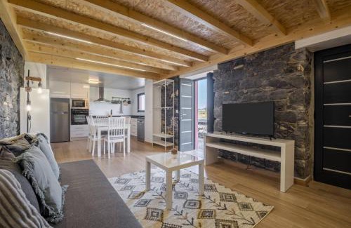 Porto Moniz House | Mountain Retreat by Homie