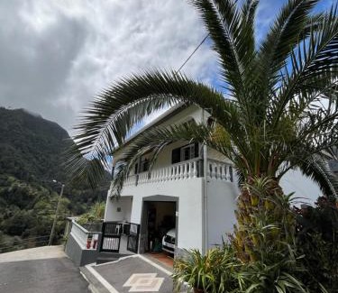 Sao Vicente House | Mountain retreat