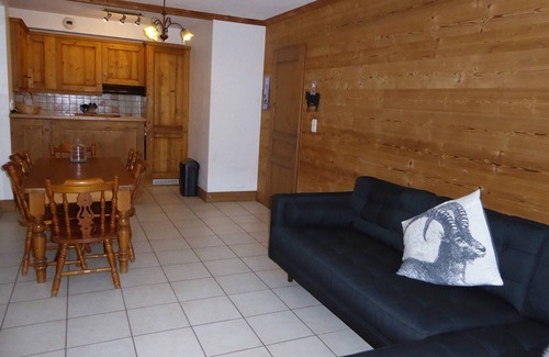 Bozel Apartment | Mountain Retreat with South-Facing Balcony, Near Lake and Ski Shuttle
