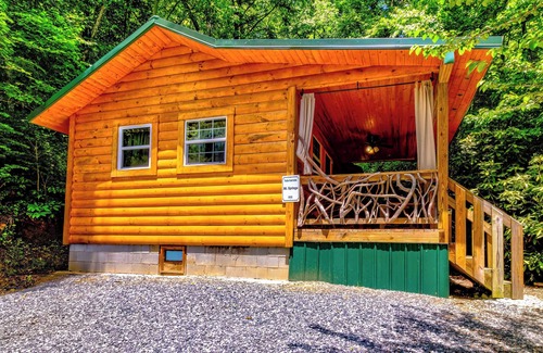 Cherokee Cabin | Mountain Springs Cabin at Panther Creek