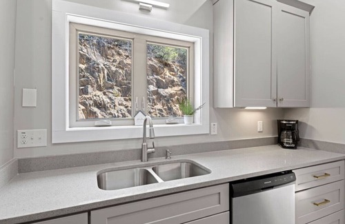 Sylva Condo | Mountain Stay, King Suite, Fireplace, and Mountain Views!