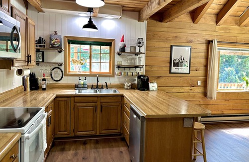 Baring Cabin | Mountain Thyme Cabin in Baring