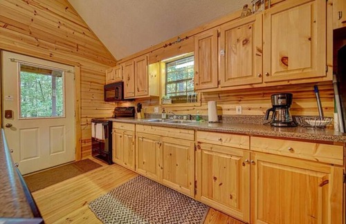 Blairsville House | Mountain Top Retreat - Secluded Mountain Cabin close to North Carolina!
