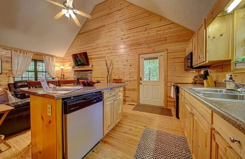 Blairsville House | Mountain Top Retreat - Secluded Mountain Cabin close to North Carolina!