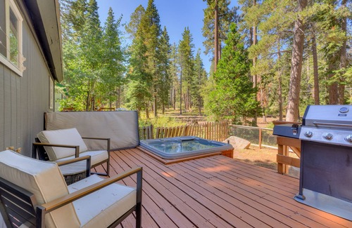 Tahoma Cabin | Mountain Treasure: 2 BR, 2 BA Cabin/Bungalow in Tahoma, Sleeps 6