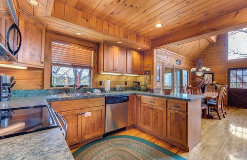 Gatlinburg - Pigeon Forge Cabin | Mountain Treasure by Jackson Mountain Rentals