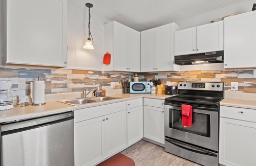 Wake County House | Mountain Vibes - Pleasant Serene Private Townhome