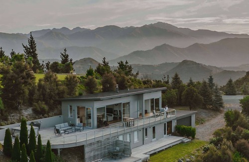 Kaikoura House | Mountain View Chalet