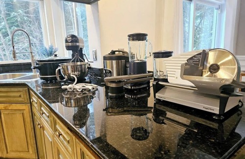 Snohomish House | Mountain View Estate Forest Hot Tub Full Arcade