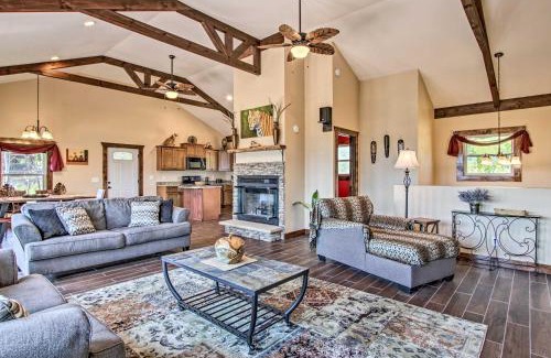 Chalet Village North House | Mountain-View Gatlinburg Cabin with Private Hot Tub!