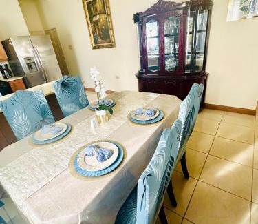 Silver Sands House | Mountain View Haven- 3 mins to the beach