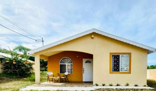 Silver Sands House | Mountain View Haven- 3 mins to the beach