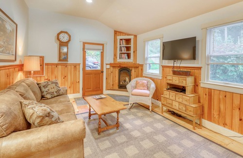 Stowe Hollow House | Mountain view home w/ gas fireplace & private hot tub - at Pinnacle Trail access