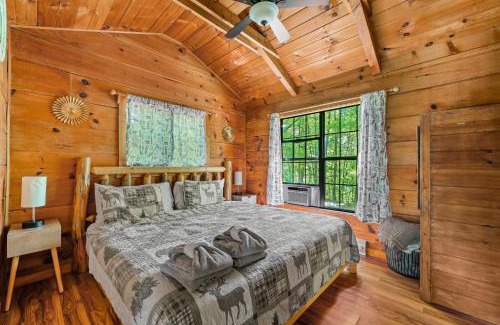 Gatlinburg - Pigeon Forge House | Mountain View, Hot Tub, King Bed, WiFi, Fire Place