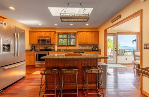Murphy Cabin | Mountain View/Jacuzzi/Fire pit/Close to Downtown. Pet Friendly!