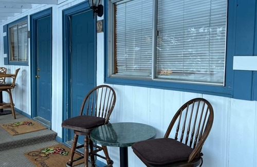 Red River Apartment | Mountain View Lodge Kitchenette Suite - Room 9