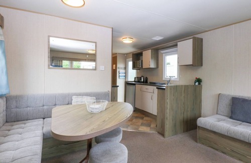 Chwilog Cottage | MOUNTAIN VIEW, pet friendly, with pool in Pwllheli
