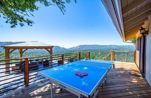 Oakhurst House | Mountain View Playhouse Near Yosemite & Bass Lake