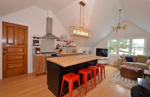 Morrisville Apartment | Mountain View Rental - breweries, skiing and more! with 360 mountain views!