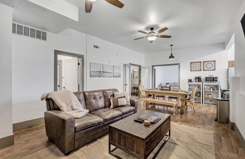 Bountiful House | Mountain View Retreat: 2 BR/2 BA Spacious & Cozy!