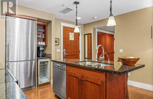 Canmore Apartment | Mountain view top hotel resort 2bd 2bth