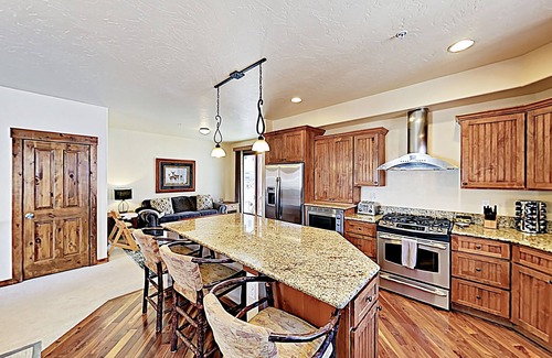 Bear Crossing House | Mountain View Townhome with Private Hot Tub, 2 Gas Fireplaces - Near Skiing