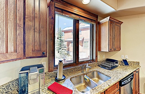 Bear Crossing House | Mountain View Townhome with Private Hot Tub, 2 Gas Fireplaces - Near Skiing