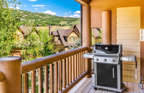 Canyon Links House | Mountain-view townhouse with hot tub, balcony, fireplace, grill, & media room