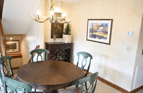 Whittier House | Mountain View Tree House w/country club amenities