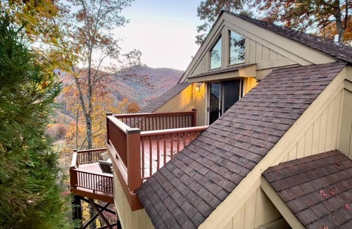 Whittier House | Mountain View Tree House w/country club amenities