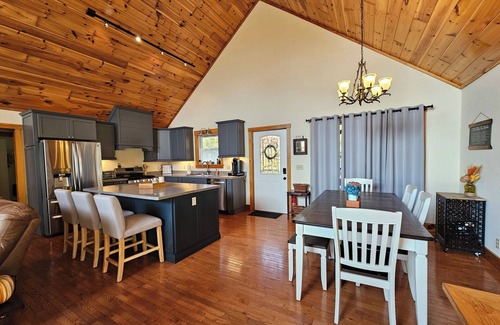 Murphy Cabin | Mountain Views All Year! Charming 3-Bed Cabin Just Minutes from Downtown