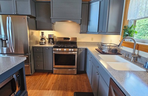 Murphy Cabin | Mountain Views All Year! Charming 3-Bed Cabin Just Minutes from Downtown