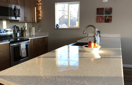 Valdez House | Mountain views from brand new property in quiet neighborhood!
