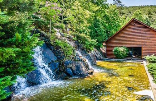 Sevierville Ski Chalet | Mountain Views & Mini Golf