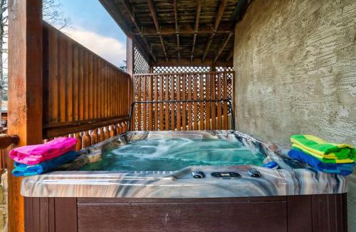 Sevierville Ski Chalet | Mountain Views & Mini Golf