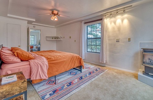 Lincoln Park Other | Mountain Views & Modern Amenities