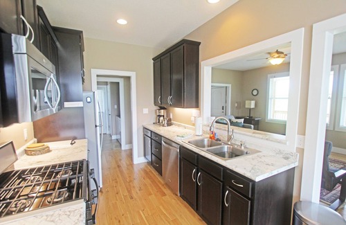 Fletcher House | Mountain Views & Tranquil Surroundings. Hot Tub!