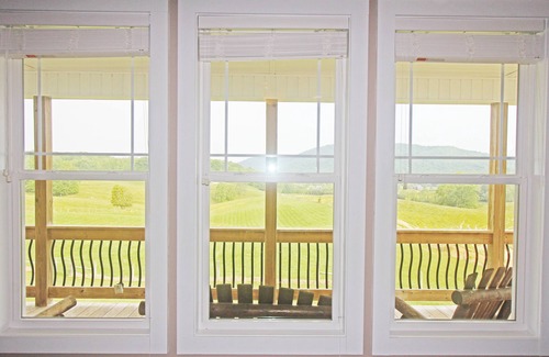 Fletcher House | Mountain Views & Tranquil Surroundings. Hot Tub!